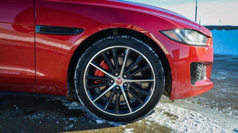 Колеса Jaguar XE S AWD 2017 года  (NA) (фото 7 из 16)